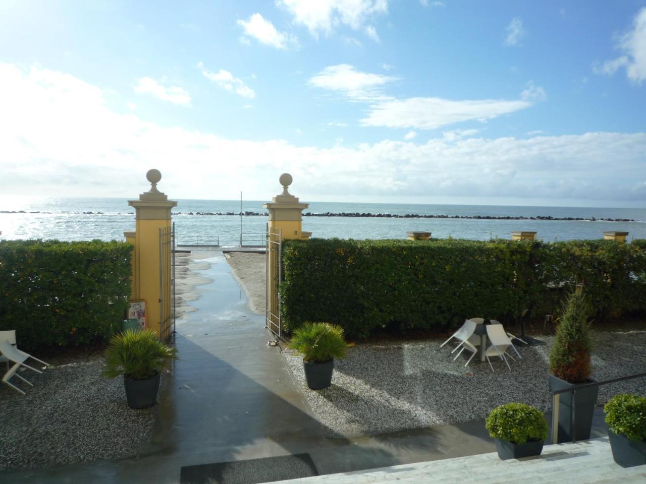 Casa F.A.C.I Hotel Marina di Massa Exterior photo
