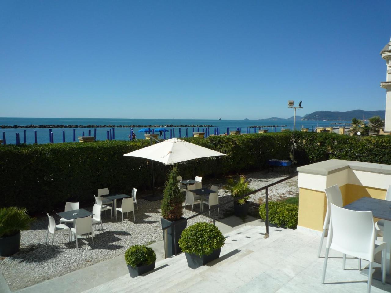 Casa F.A.C.I Hotel Marina di Massa Exterior photo