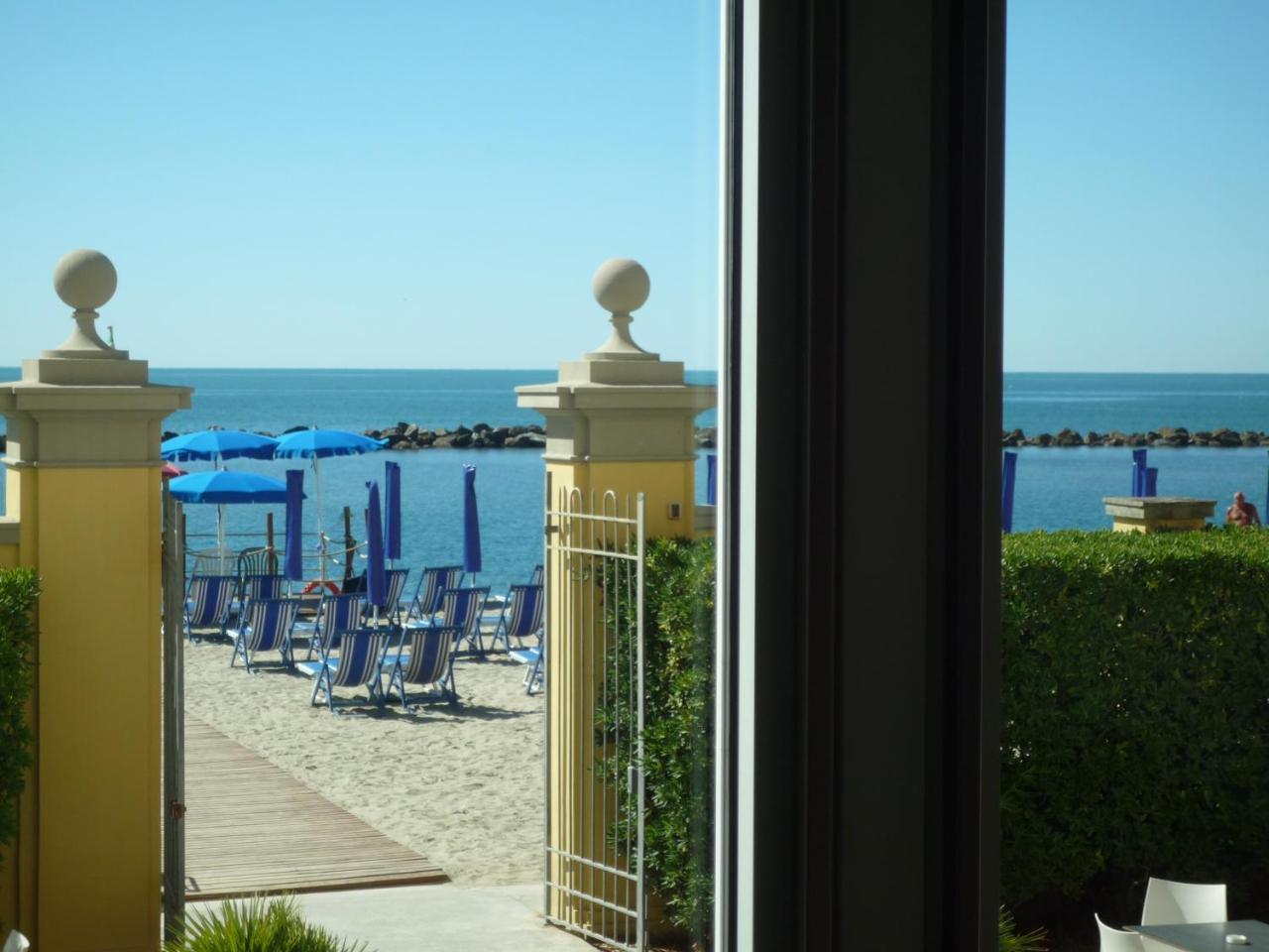 Casa F.A.C.I Hotel Marina di Massa Exterior photo